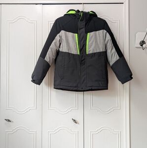 ZeroXposur Kids' Black and Gray Puffer with Green Accents Size XL(14_16)